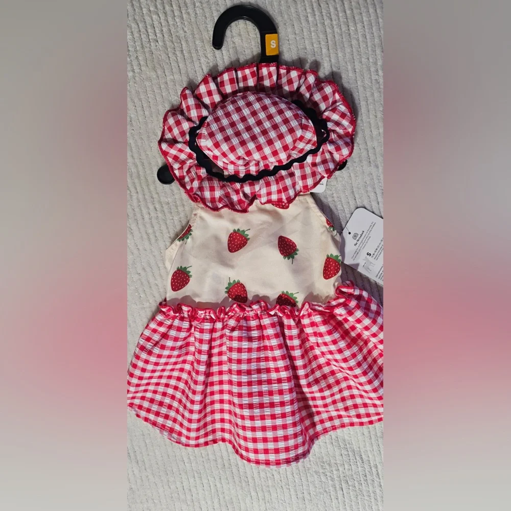 Youly the throwback Strawberry Gingham Dress (M) w/ Matching Gingham Hat (S/M)